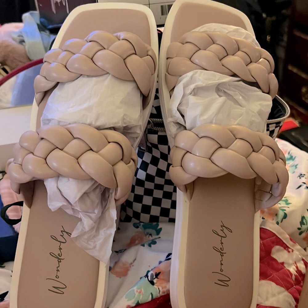 BRAND NEW/NEVER WORN , BLUSH COLORED SANDALS. SIZE 10
